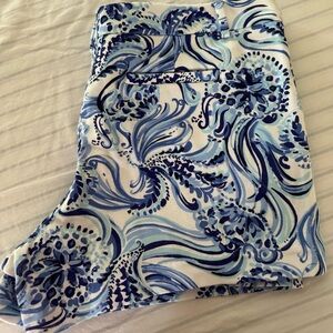 Lilly Pulitzer Knit Callahan 5” Short EUC - Size 16 “Resort White Mermazing”